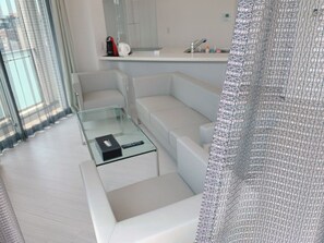 家庭房, 1 间卧室, 无烟房, 城市景观 | 办公桌、隔音、免费 WiFi、床单