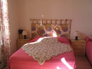 Individually decorated, individually furnished, free cots/infant beds