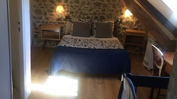 Family Suite (Geroges Sand) | Individually decorated, individually furnished, desk
