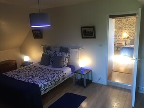 Family Suite (Geroges Sand) | Individually decorated, individually furnished, desk - B&B Les Maîtres Sonneurs (Huriel)