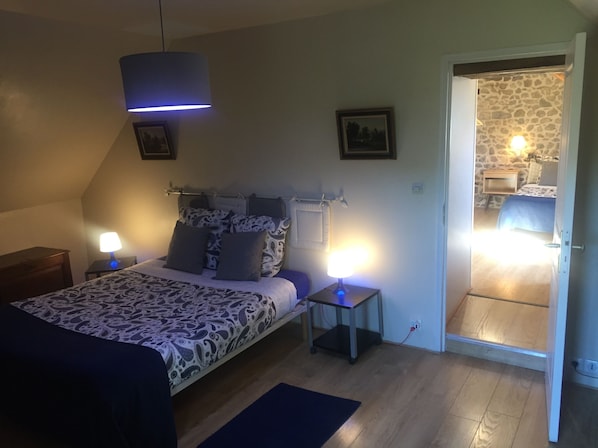 Family Suite (Geroges Sand) | Individually decorated, individually furnished, desk