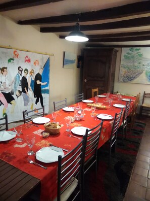 Free daily full breakfast 