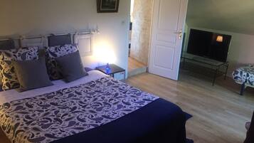 Family Suite (Geroges Sand) | Individually decorated, individually furnished, desk
