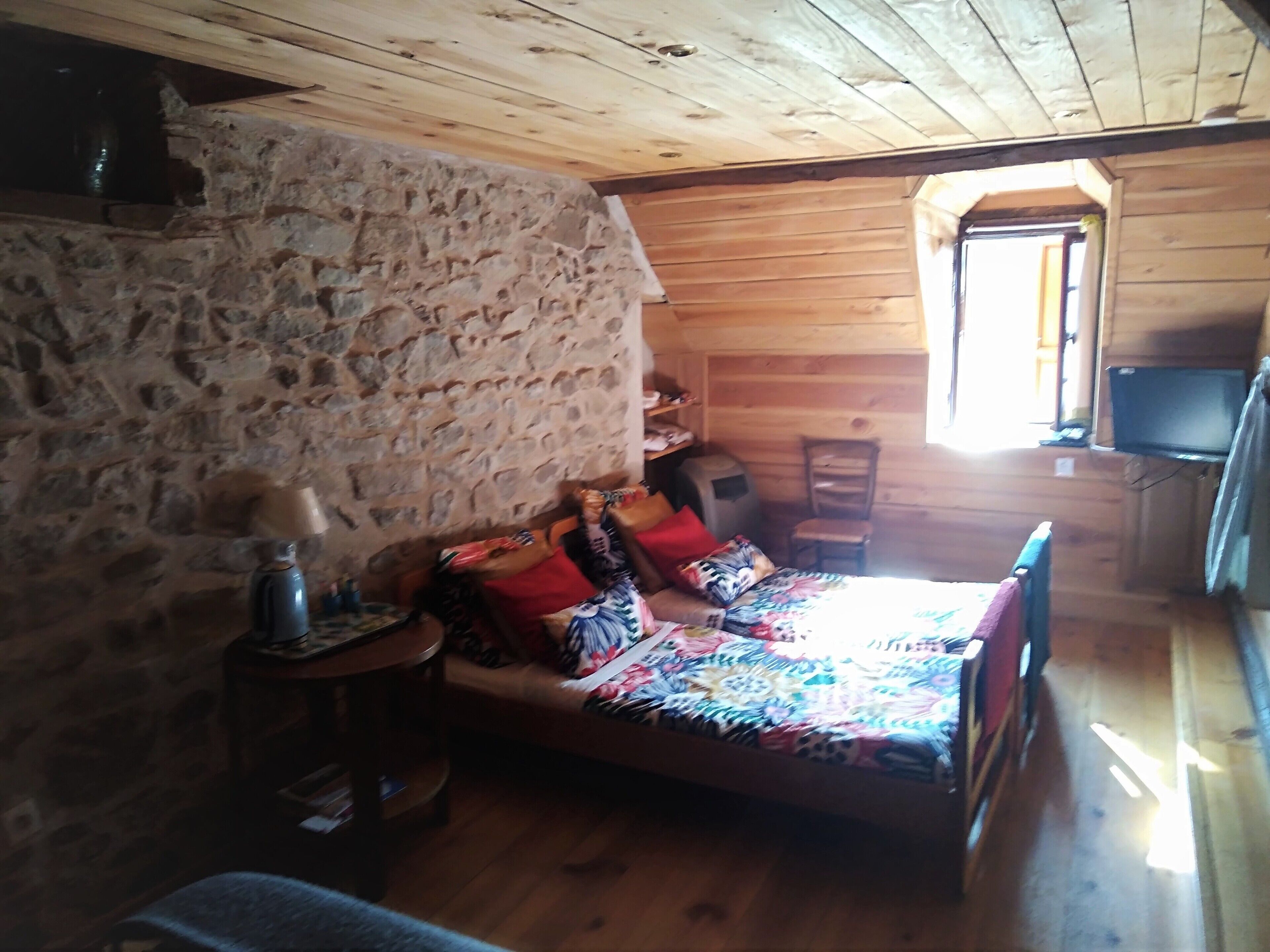 Family Room (Ecolo) | Individually decorated, individually furnished, desk