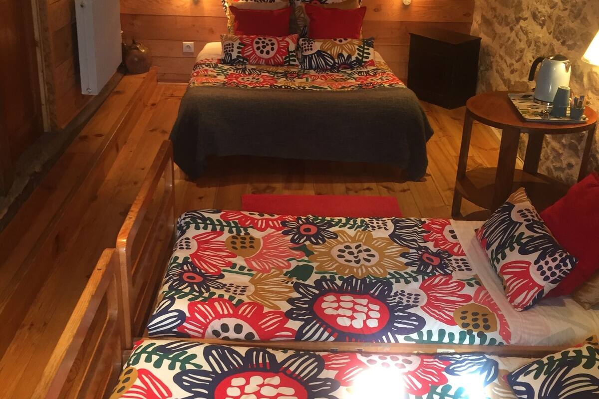 Family Room (Ecolo) | Desk, free cots/infant beds, free WiFi, individually decorated