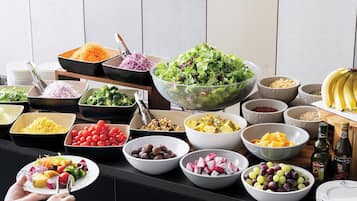 Tägliches Frühstücksbuffet (3200 JPY pro Person)