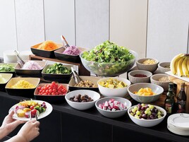 Daily buffet breakfast (JPY 3200 per person)