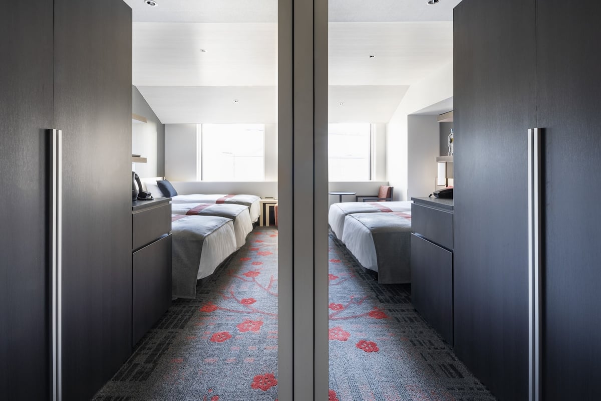 Kamer, niet-roken, kamers met tussendeur (for 5 people) | 1 slaapkamer, een kluis op de kamer, verduisterende gordijnen