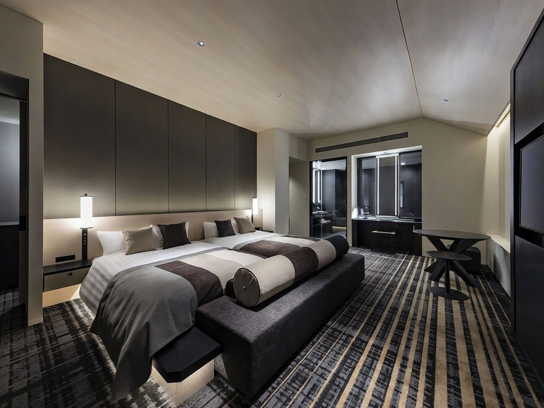 Executive Twin Room | 1 bedroom, in-room safe, blackout drapes, iron/ironing board