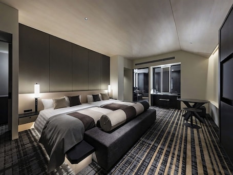 1 habitación, caja de seguridad en la habitación y cortinas blackout . Hotel Hankyu RESPIRE OSAKA