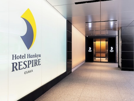 Property entrance. Hotel Hankyu RESPIRE OSAKA