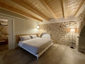 Habitación Deluxe (Due Mari) | Edredones de plumas, colchones viscoelásticos, escritorio