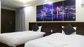 Twin Room, No Windows | In-room safe, desk, soundproofing, free WiFi