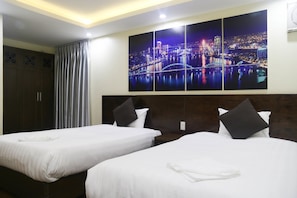 Twin Room, No Windows | In-room safe, desk, soundproofing, free WiFi - Cuong Thinh Motel (Ha Long)