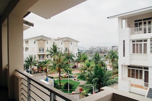 View from room - Cuong Thinh Motel (Ha Long)