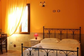 Individually decorated, individually furnished, free WiFi, bed sheets - B&B Elda Salento (Tuglie)