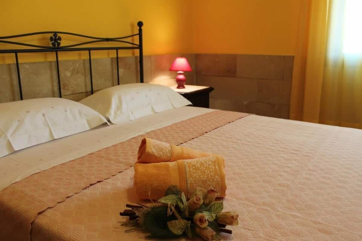 Chambre Double ou avec lits jumeaux | Décoration personnalisée, ameublement personnalisé, Wi-Fi gratuit