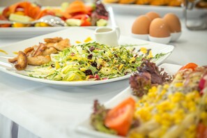 Free daily buffet breakfast
