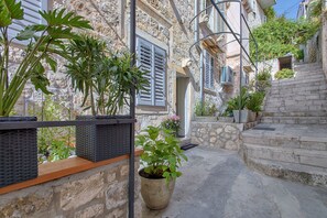 Exterior detail - Heraclea Luxury Heritage Accommodation (Hvar)