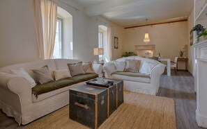 Luxury Apartment, Sea View | Living area - Heraclea Luxury Heritage Accommodation (Hvar)
