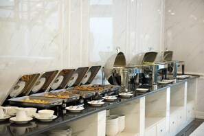 Daily buffet breakfast for a fee - Urbanite Hotel (Vientiane)