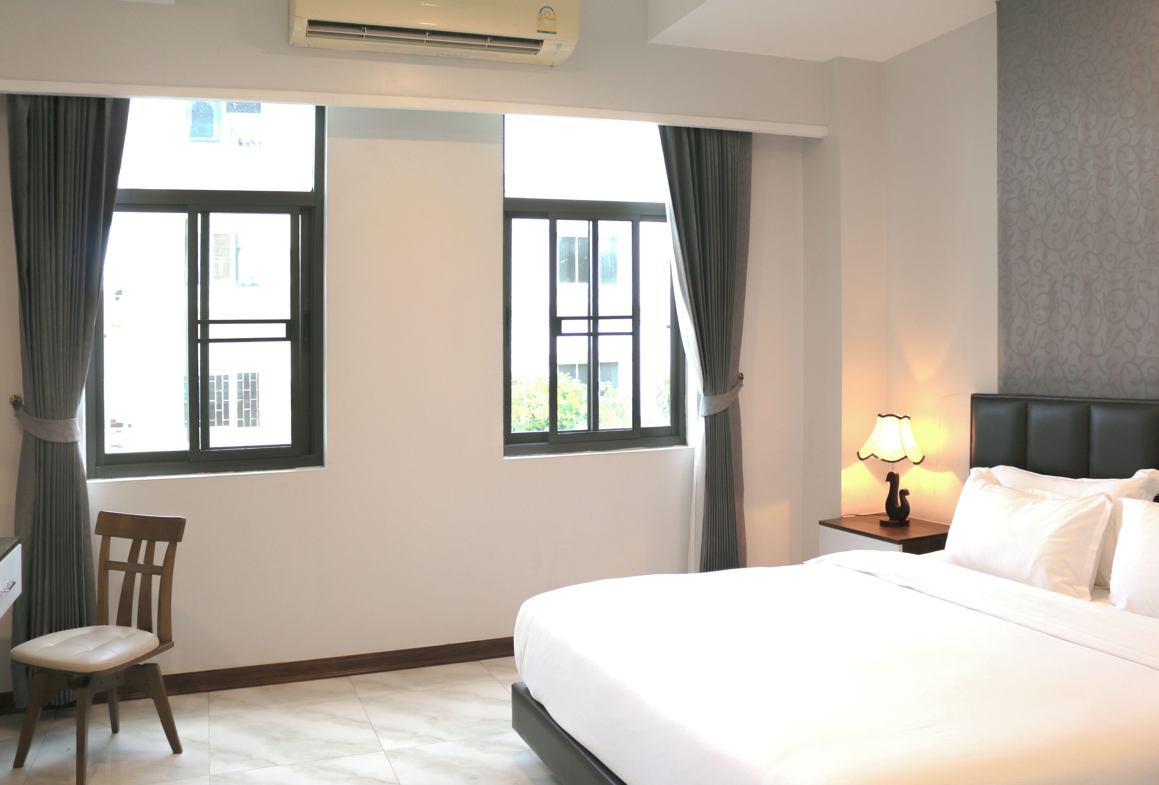 Deluxe Room, City View | Minibar, in-room safe, desk, laptop workspace