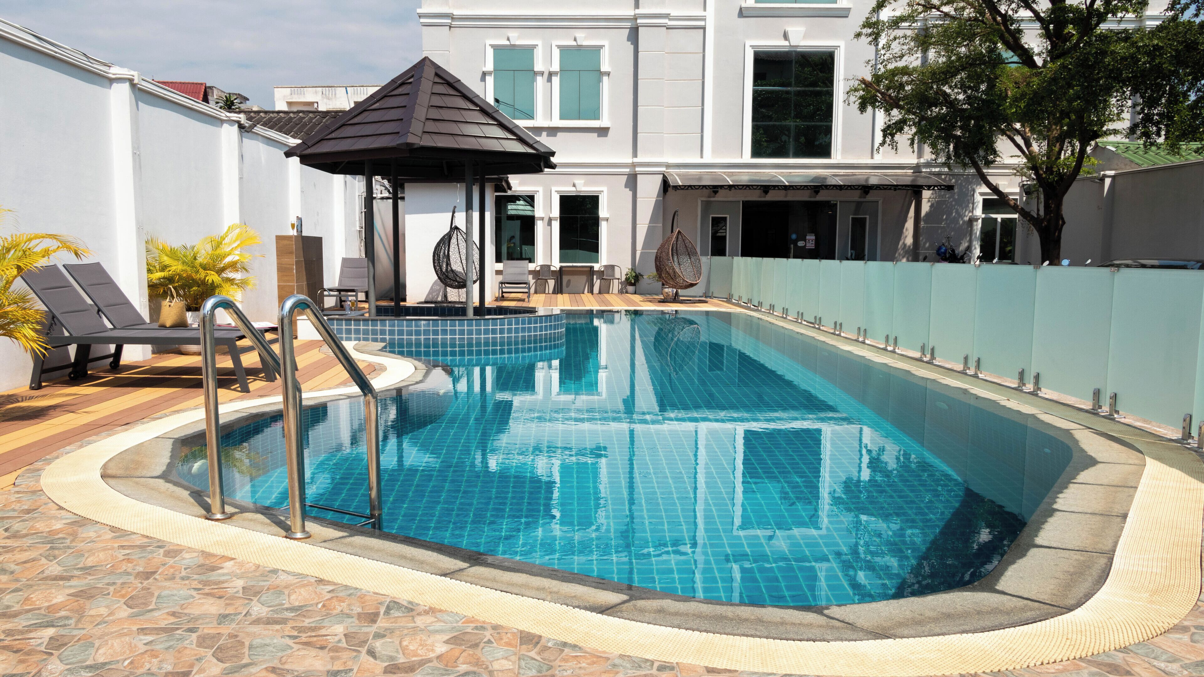 Outdoor pool, sun loungers