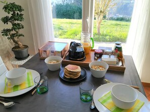 Café da manhã continental grátis todos os dias