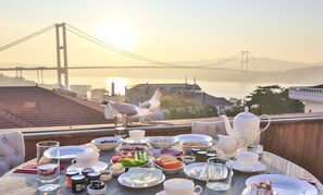 Dining - malta bosphorus (Istanbul)