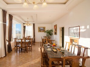 Fridge, microwave, coffee/tea maker, electric kettle - Meili Xiangyue Villa Verde (Dali)