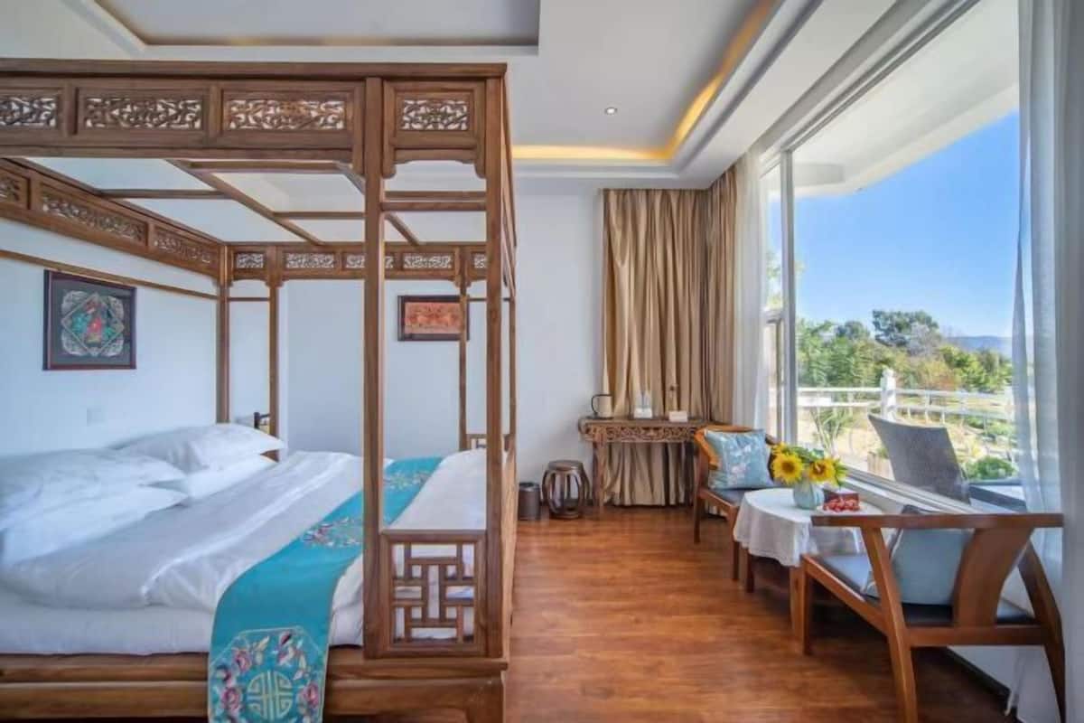 Premium bedding, individually decorated, individually furnished, desk