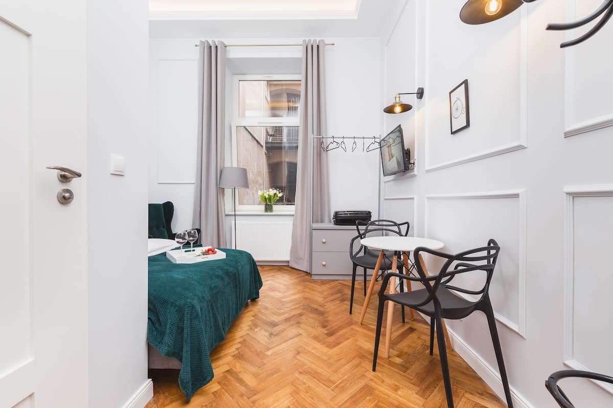 Studio (11) | 1 bedroom, iron/ironing board, free WiFi
