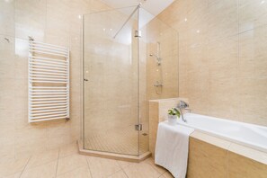 Standardzimmer, 2 Einzelbetten (2) | Badezimmer | Haartrockner, Handtücher