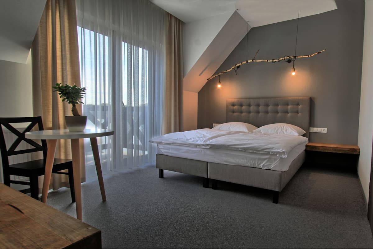 deluxe suite, 1 queen bed, lake view | in-room safe, desk, blackout curtains, rollaway beds