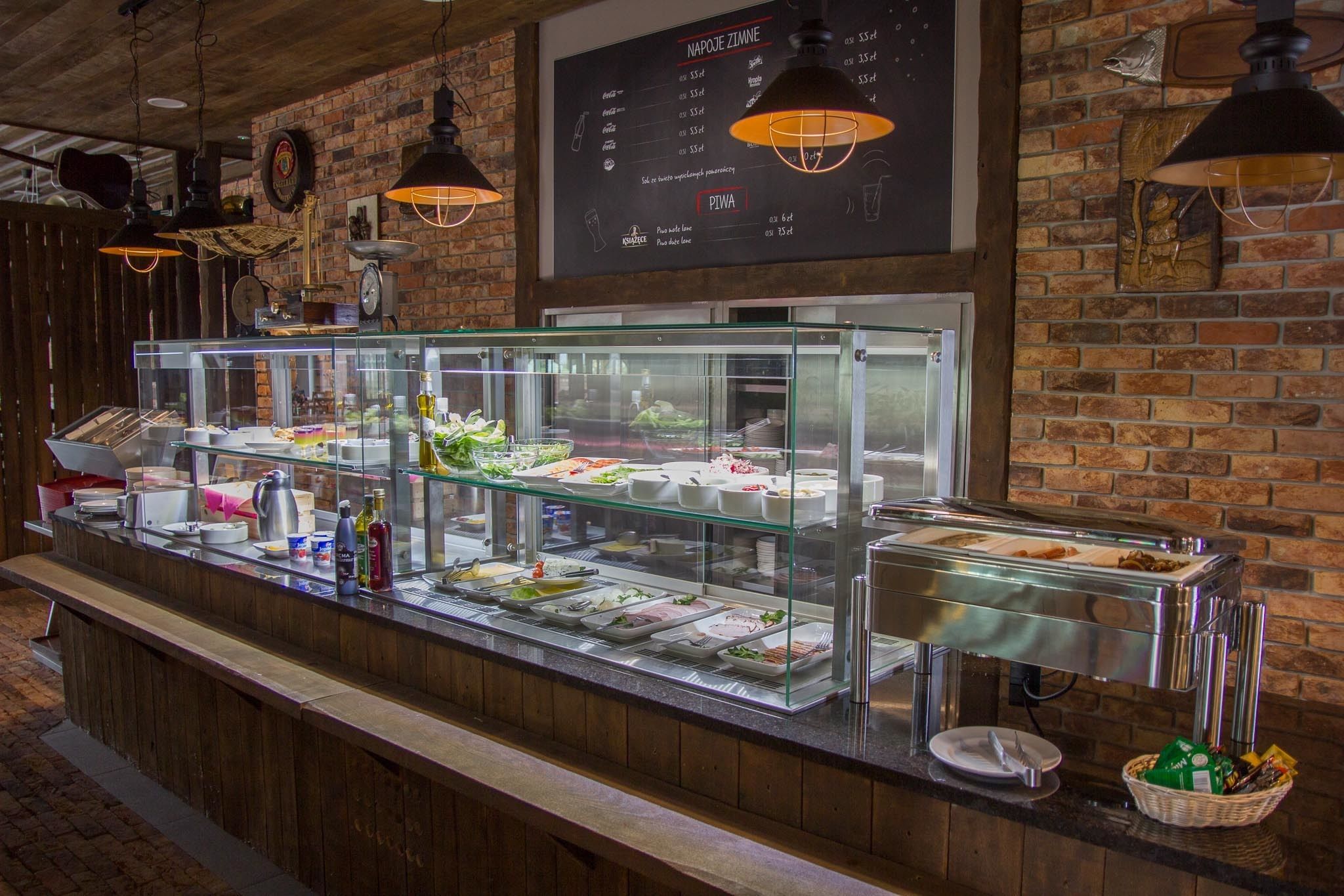 daily buffet breakfast (pln 49 per person)