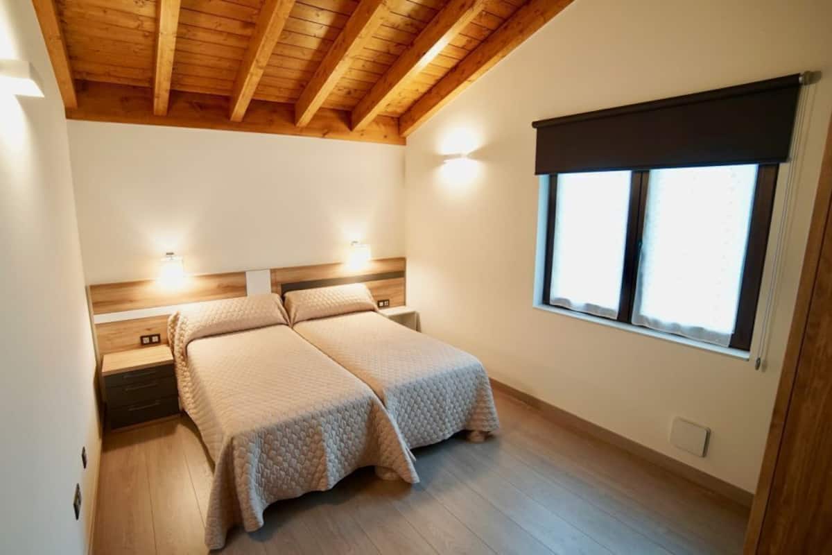 Tabla de planchar con plancha, cunas gratuitas y wifi gratis