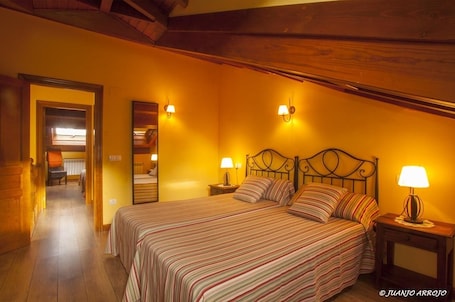 Superior Duplex, 2 Bedrooms, Balcony | 1 bedroom, iron/ironing board, free cribs/infant beds, free WiFi