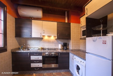Superior Duplex, 2 Bedrooms, Balcony | Private kitchen | Full-size fridge, microwave, oven, stovetop