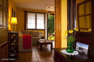 Apartamento, 1 habitación, terraza | Zona de estar | Una televisión de pantalla plana