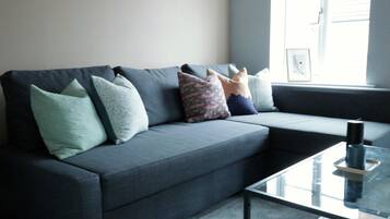 Spacious Townhouse | Living area | LCD TV, Netflix