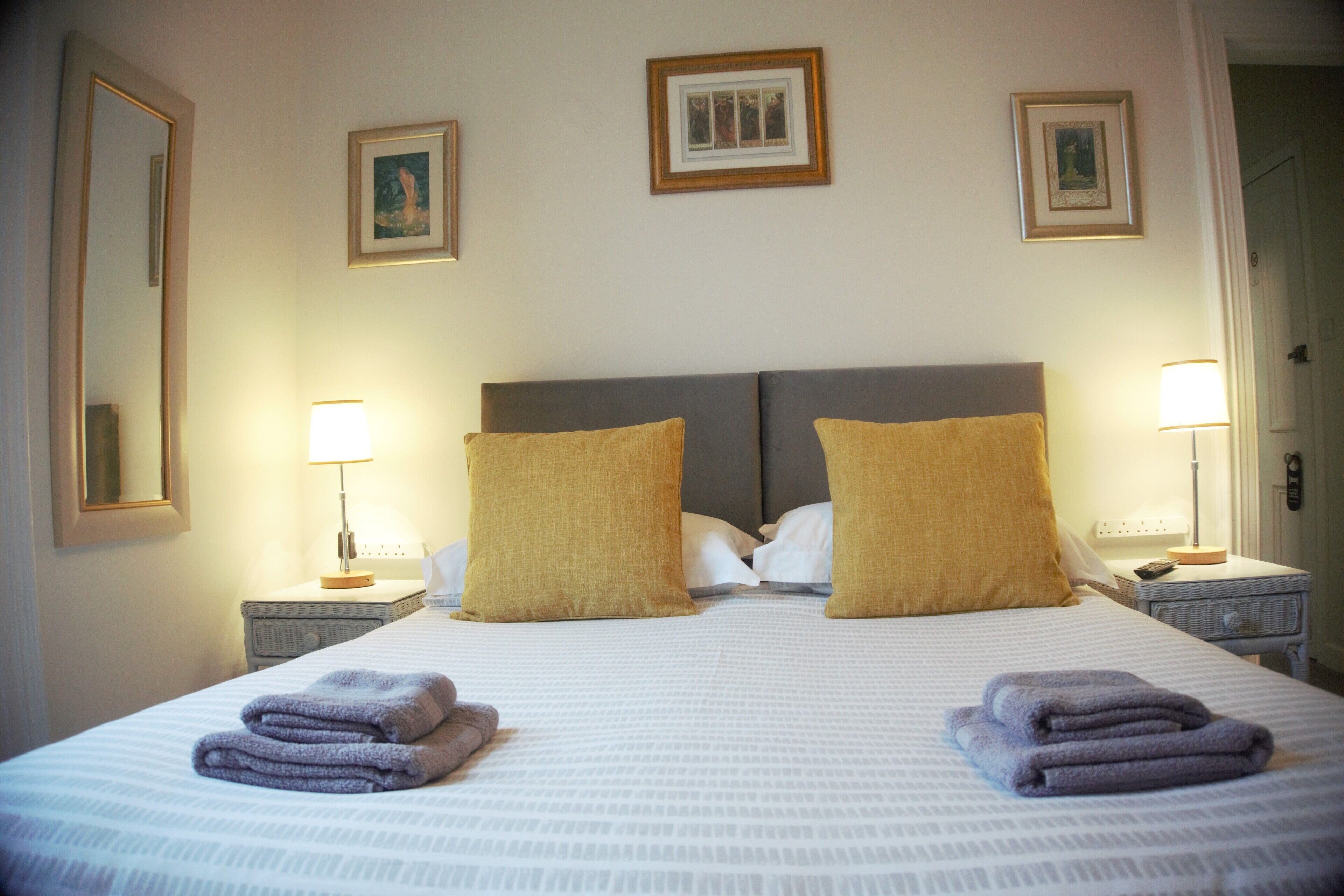 Superior-Doppel- oder -Zweibettzimmer, mit Bad | 1 Schlafzimmer