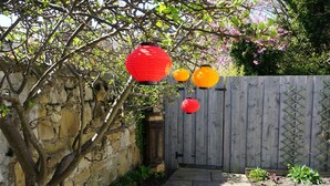A stone wall, wooden fence, and a garden path. - Barns Serviced Accommodation (Ayr)