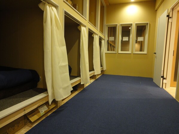 Down comforters, blackout drapes, soundproofing, iron/ironing board - Guest House Oniya - Hostel (Noboribetsu)