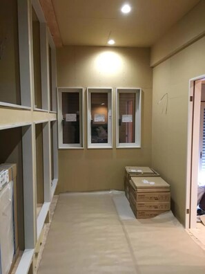 Shared Dormitory, Mixed Dorm | Bathroom | Shower, slippers, bidet, towels - Guest House Oniya - Hostel (Noboribetsu)