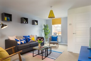 My Tetamu 3 Bedroom House | Hypo-allergenic bedding, blackout curtains, iron/ironing board - My Tetamu 3 Bedroom House (Coventry)