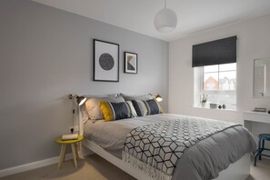 My Tetamu 3 Bedroom House | Hypo-allergenic bedding, blackout curtains, iron/ironing board - My Tetamu 3 Bedroom House (Coventry)