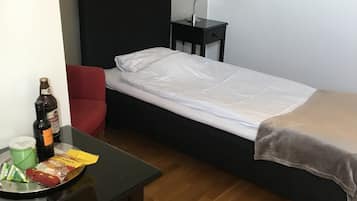 Single Room | Blackout drapes, iron/ironing board, cribs/infant beds, rollaway beds