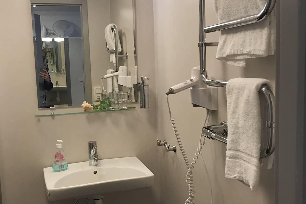 double room | bathroom sink