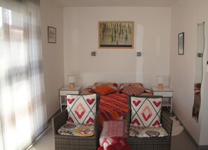 1 slaapkamer, een strijkplank/strijkijzer, gratis wifi, beddengoed