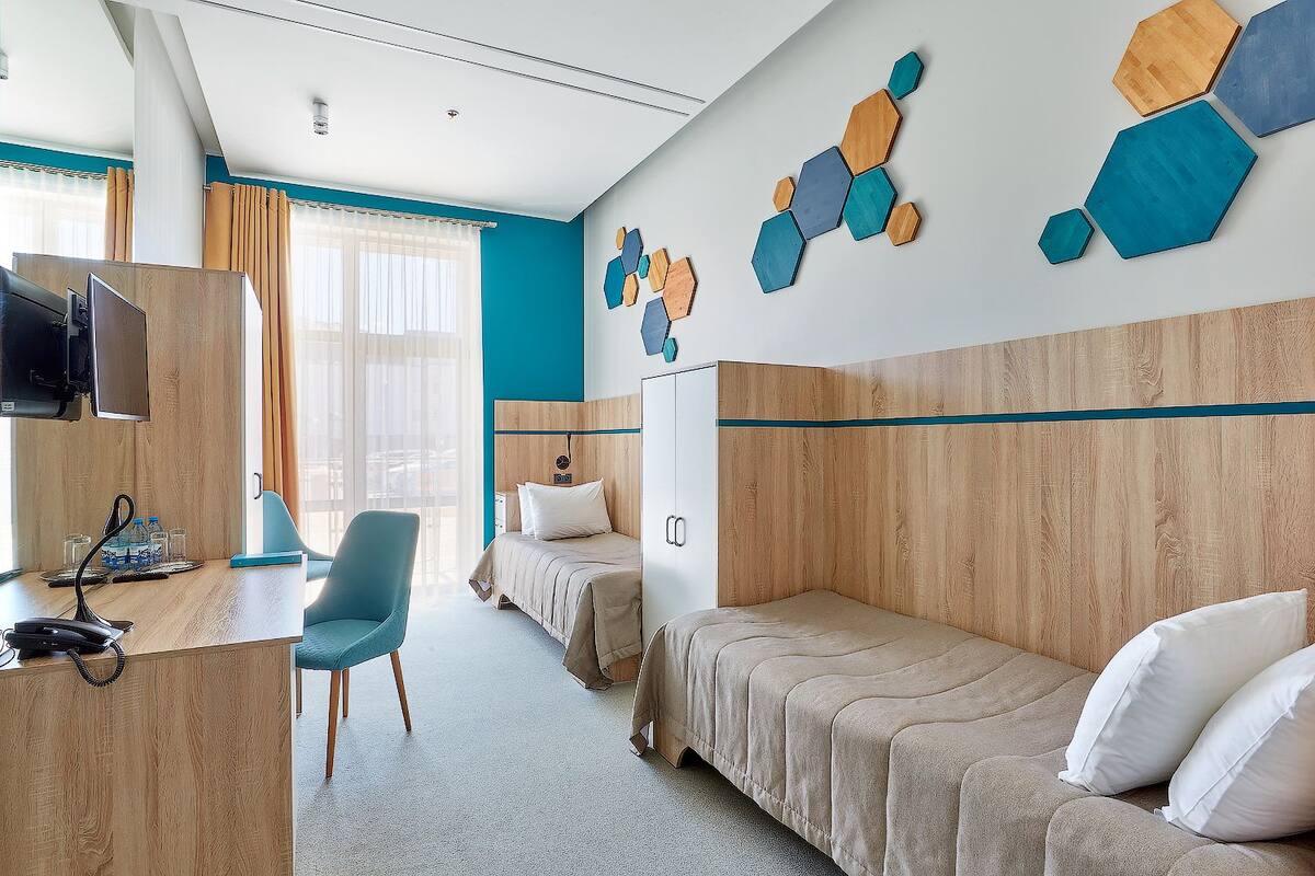Twin Room (access to aquapark Lebyazhiy included) | Living area